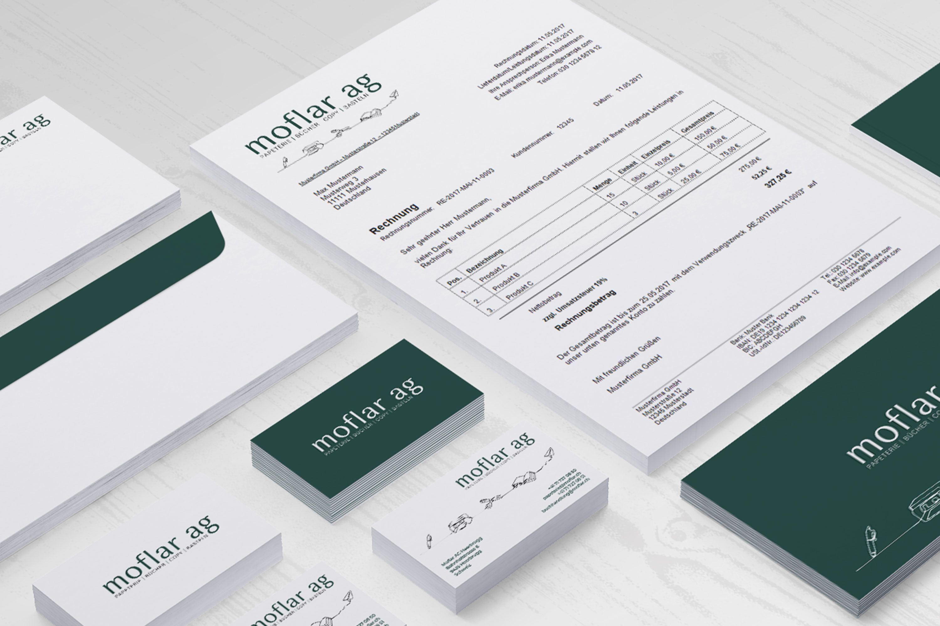 Verschiedene Druckprodukte wie Visitenkarten, Briefe, Couverts